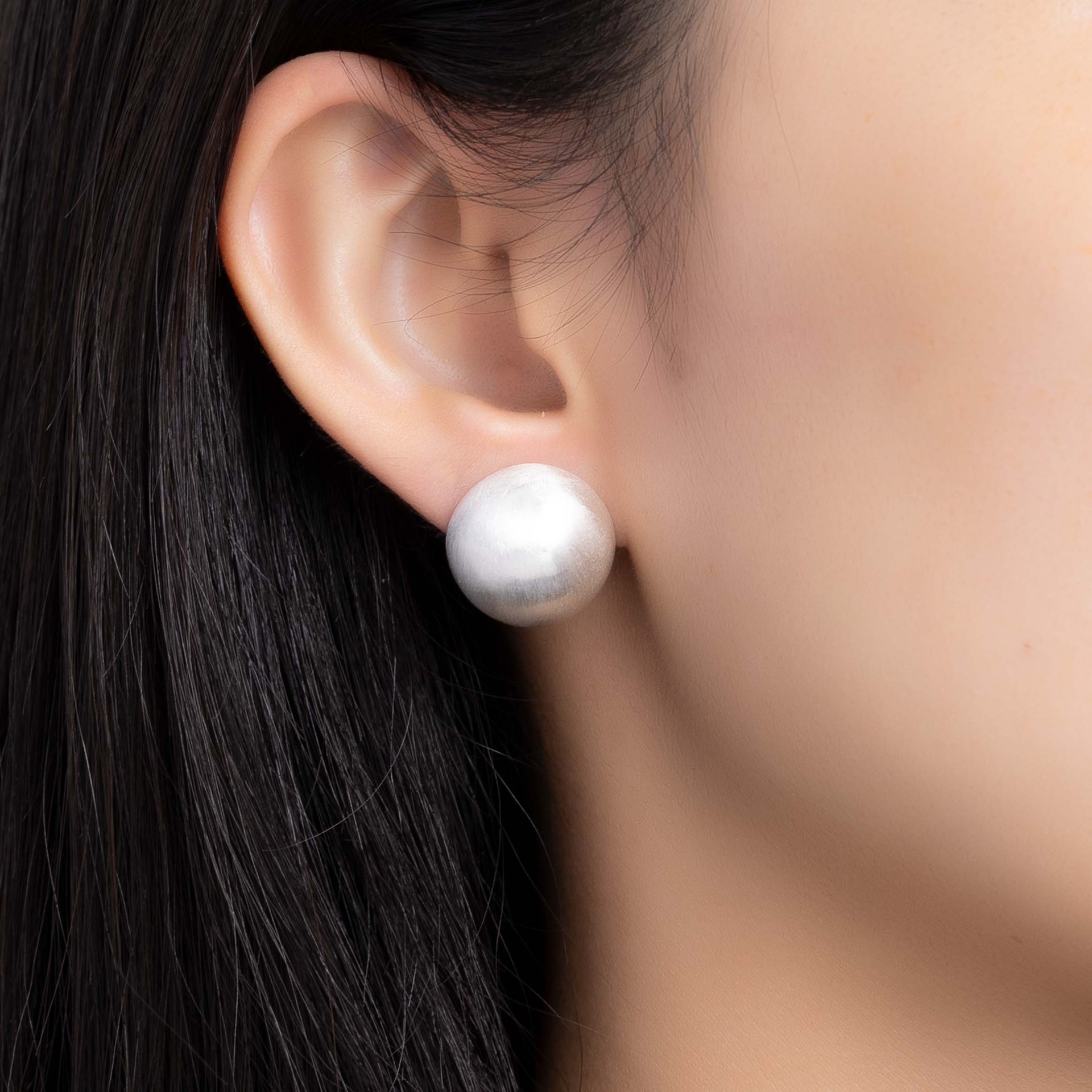 秋冬新款复古简约通勤设计小众气质感耳饰拉丝耳环磨砂圆球耳钉女详情6