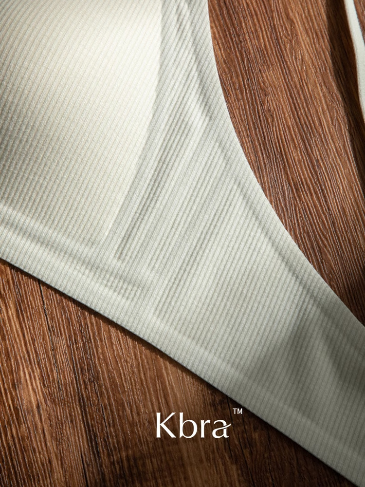 The frameless French deep V nude triangular cup bra for women, anti-sagging and beautiful back, gathers together. The summer thin bra is light and airy pic 4