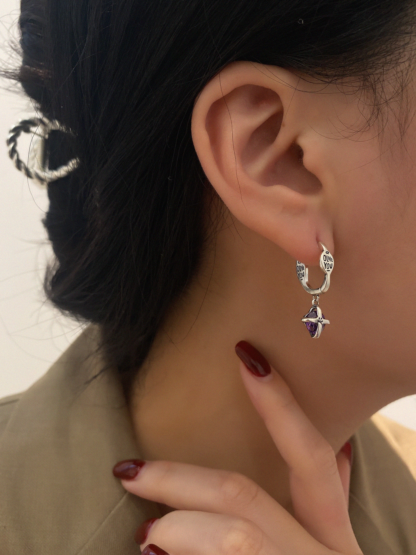 Original mysterious purple zircon letter-shaped earrings for women, 2024 new trendy, light luxury, niche design, high-end and versatile earrings pic 6