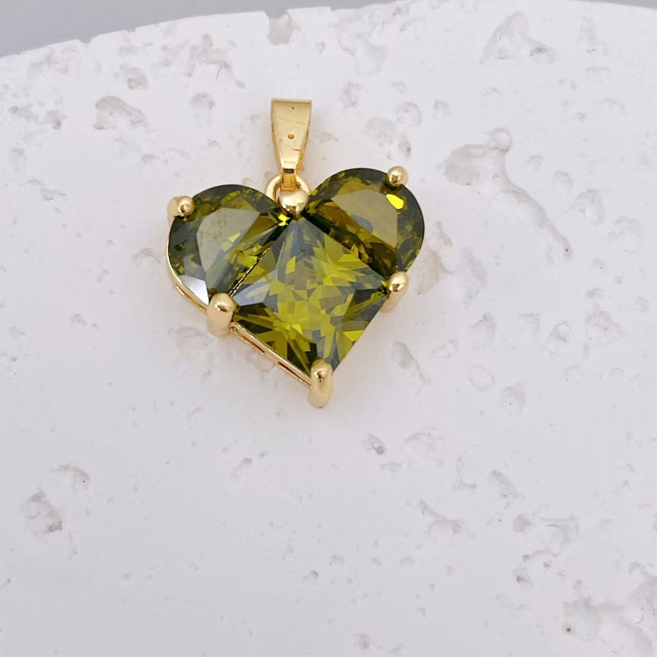 Cross-border new product Peach Heart heart-shaped pendant, DIY handmade jewelry accessory, copper electroplated zircon gold style wholesale pic 8