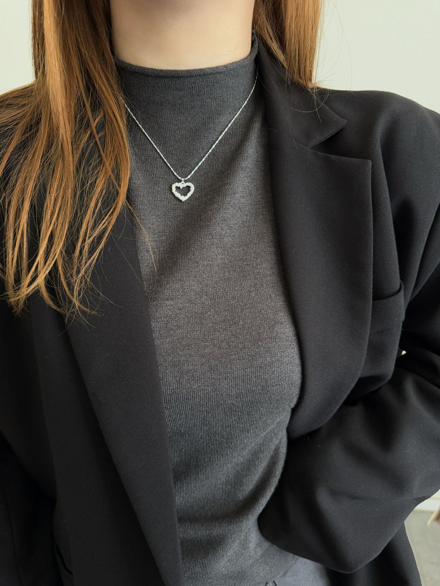 S925 sterling silver 12.8 hollowed-out heart-shaped necklace for women, a niche and fashionable minimalist cold style heart-shaped collarbone chain, trendy and versatile, elegant and stylish pic 4