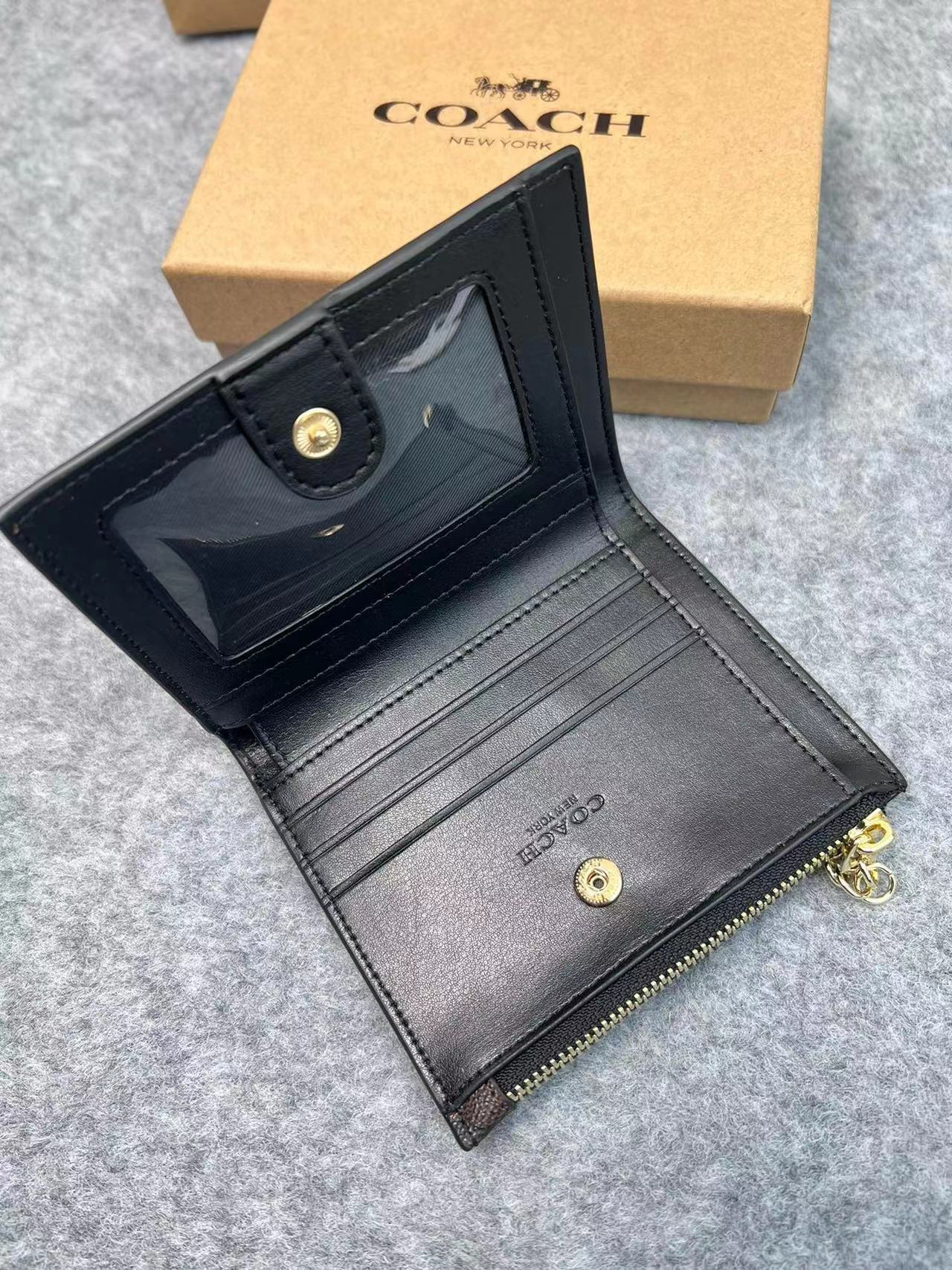 C家两折钱包多卡位PVC印花拉链钱包真皮手拿证件包多款可选详情16