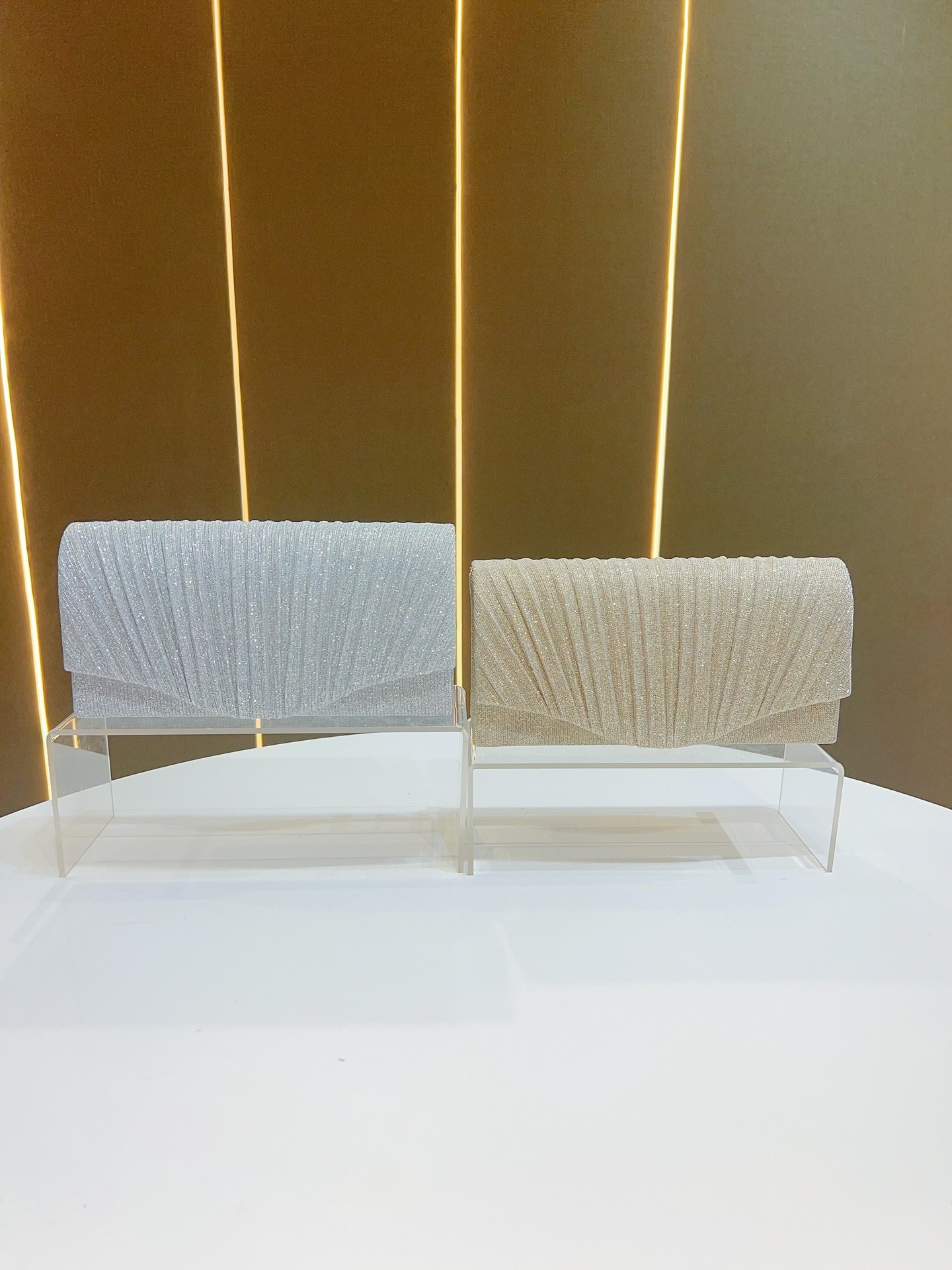 女士银色晚宴褶皱闪亮高级感手拿包晚装包礼服手包女士婚礼女包详情7