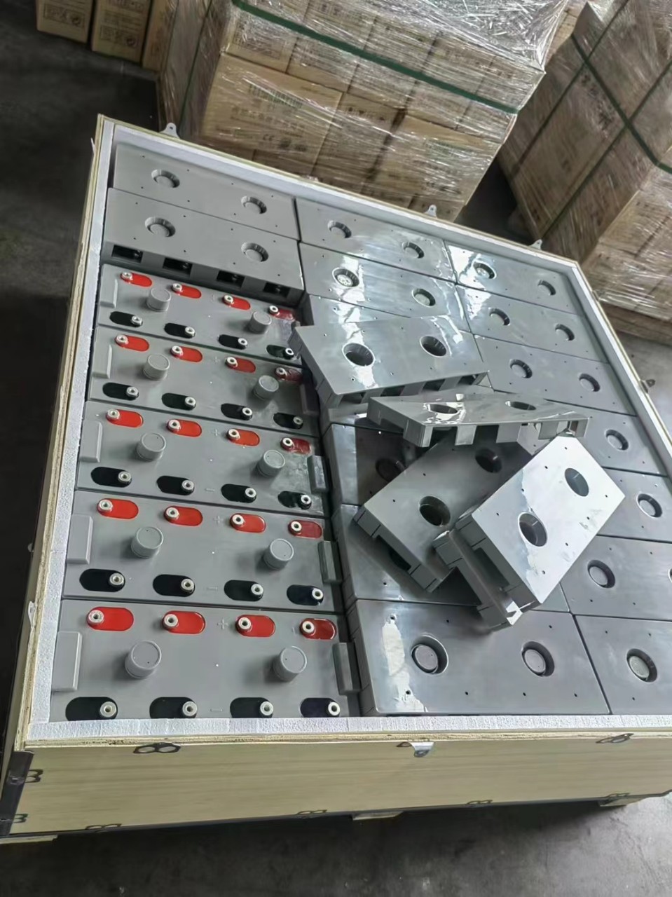 雷仕顿厂家供应2V1500铅酸储能蓄电池光伏电站储能蓄电池详情2