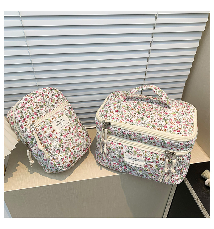 新款碎花化妆包大容量高级感化妆品收纳包便携旅行洗漱包手拿包详情28