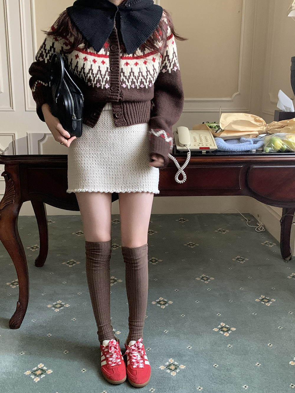 费尔岛复古美式少女撞色波普提花单排扣针织开衫厚实保暖毛衣外套详情5