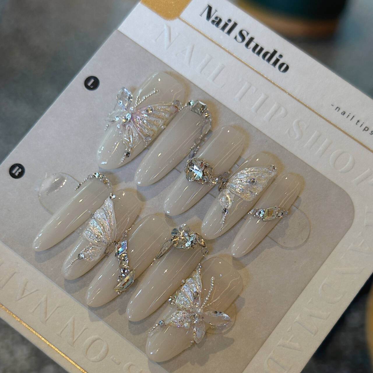 Nai Xi [Original] Pure handcrafted wearing, European and American fairy-like high-end light luxury three-dimensional relief butterfly super-bright zircon pic 2
