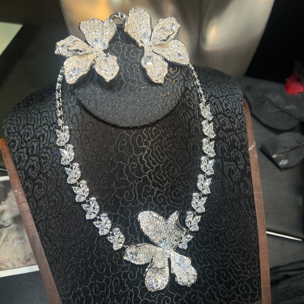 明星同款辣妹超闪大花朵耳饰重工轻奢高级满镶锆跨境热销个性首饰详情7