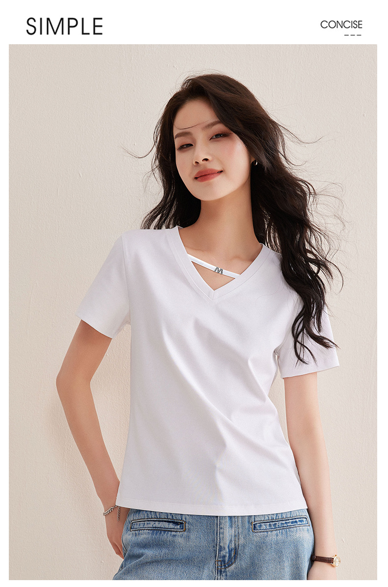 Black V-neck short-sleeved T-shirt for women, a new summer style that is slimming and form-fitting, with a cinched waist and straight shoulders. It is a cropped top pic 15
