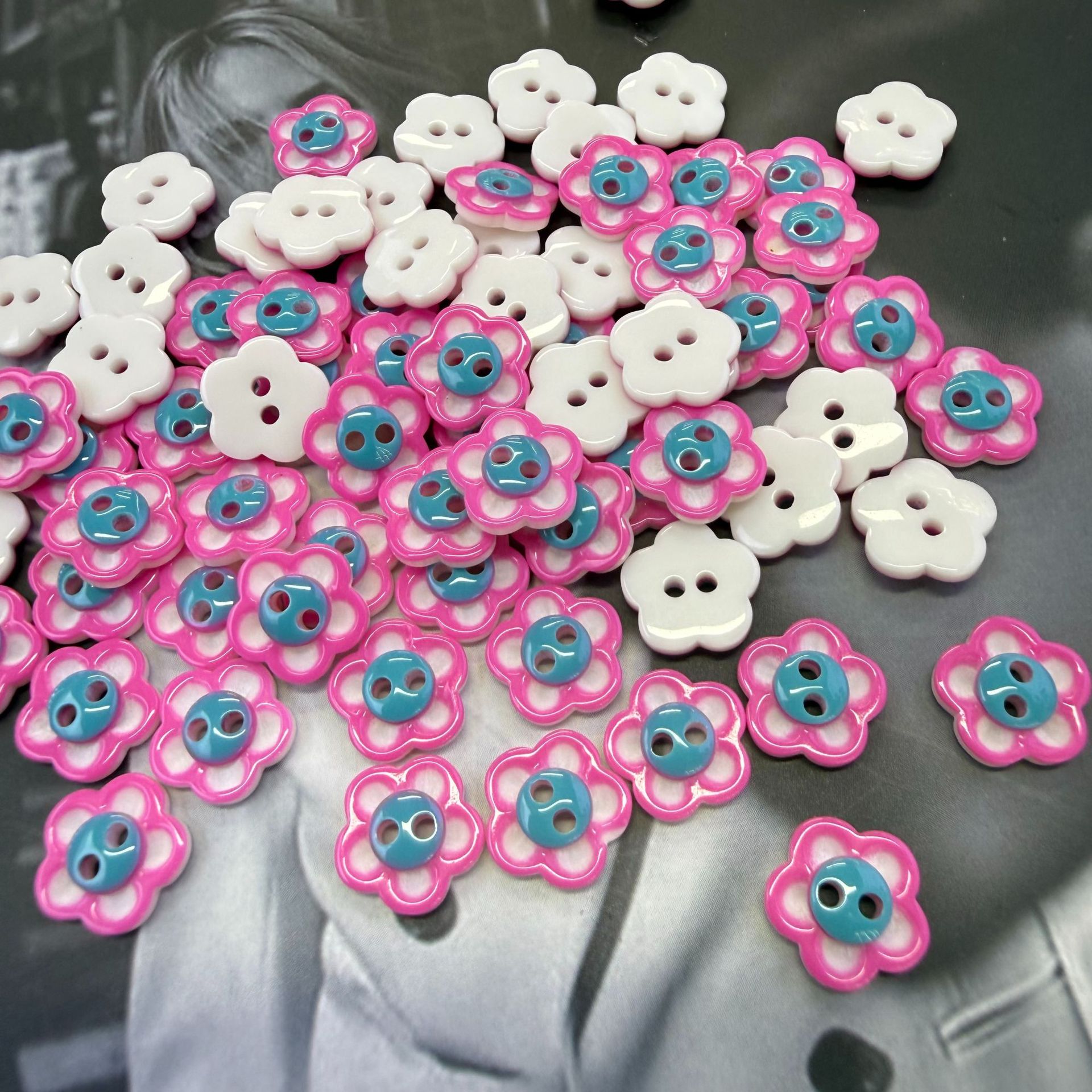New two-eye and four-eye resin buttons, pink buttons, cute DIY handcrafted buttons, shirt, knitted sweater buttons pic 3