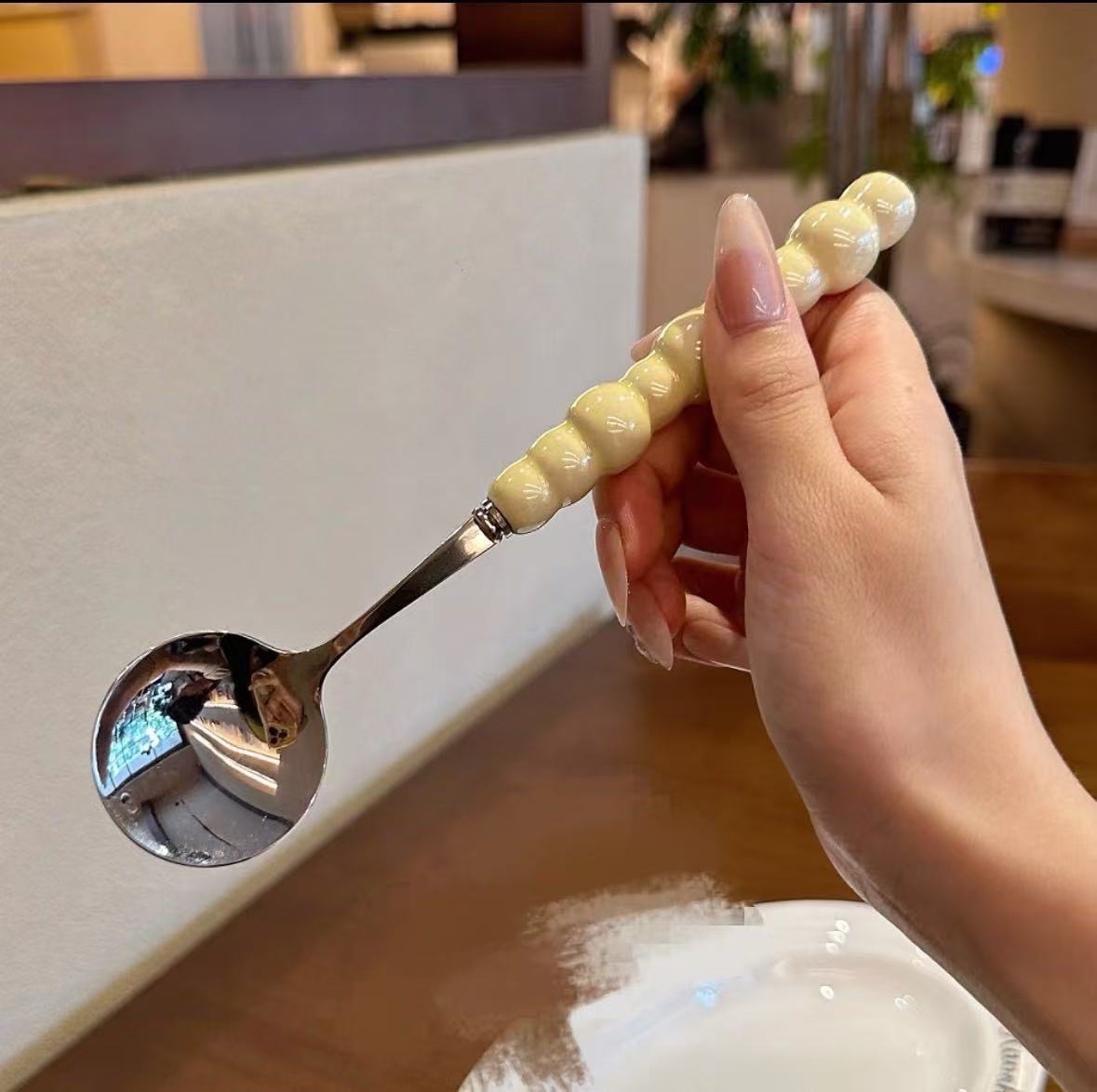 四色珍珠不锈钢勺子仿陶瓷手柄家用餐勺高颜值耐高温圆勺调羹批发详情7