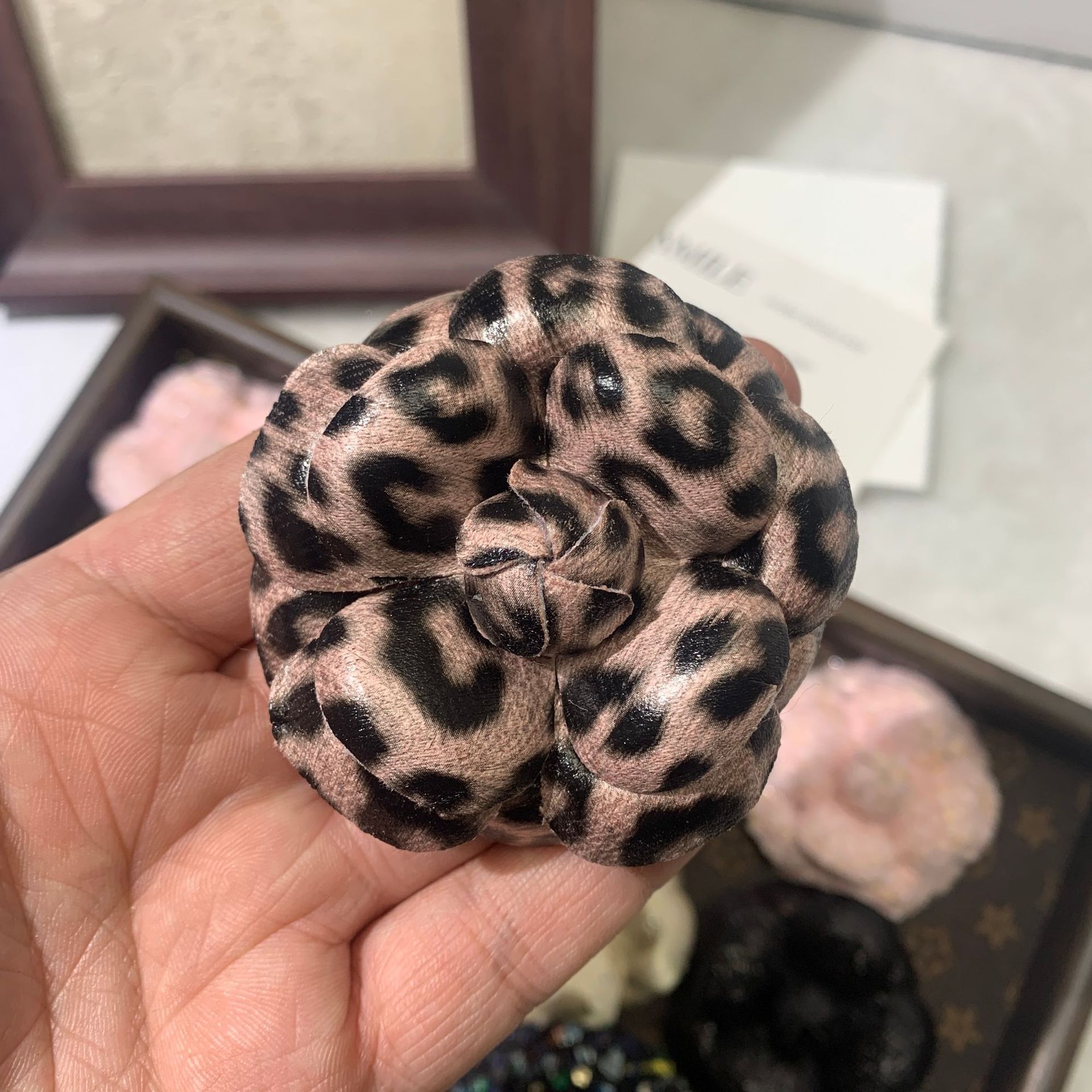 New 6.8cm high-end small fragrant flower nib super shaped flower camellia accessory brooch with a flower clip on the head pic 13