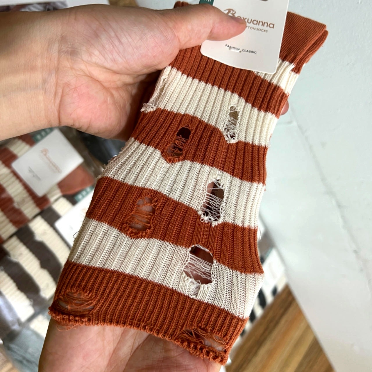 供商超纯色加厚袜子女秋冬中筒袜吸汗防臭棉袜男女士保暖长袜批发详情15