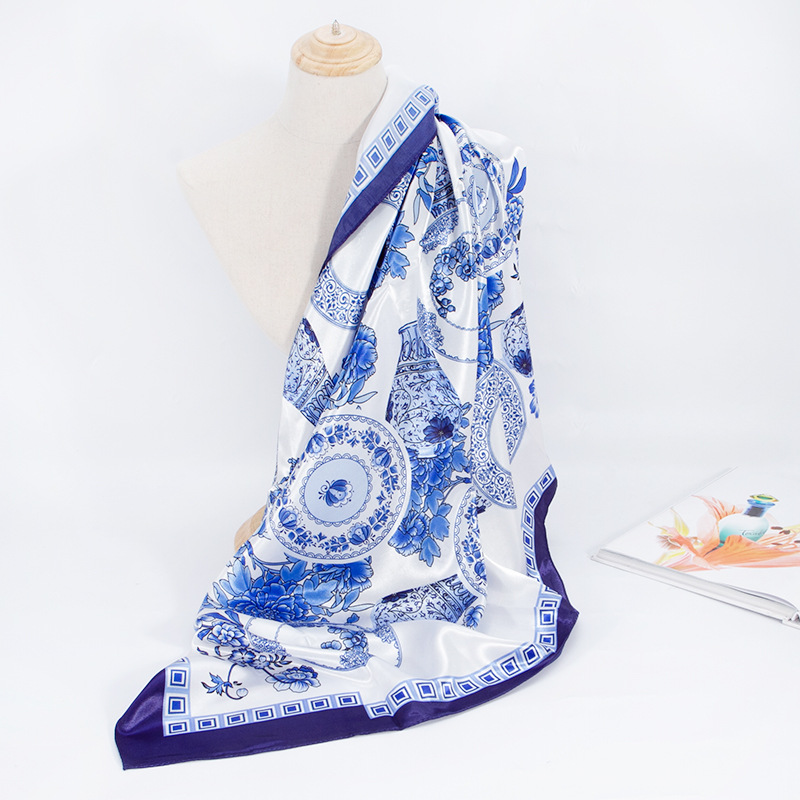 国潮90cm大方巾女士围巾 中国风青花瓷印花头巾缎面披肩色丁围巾批发详情12