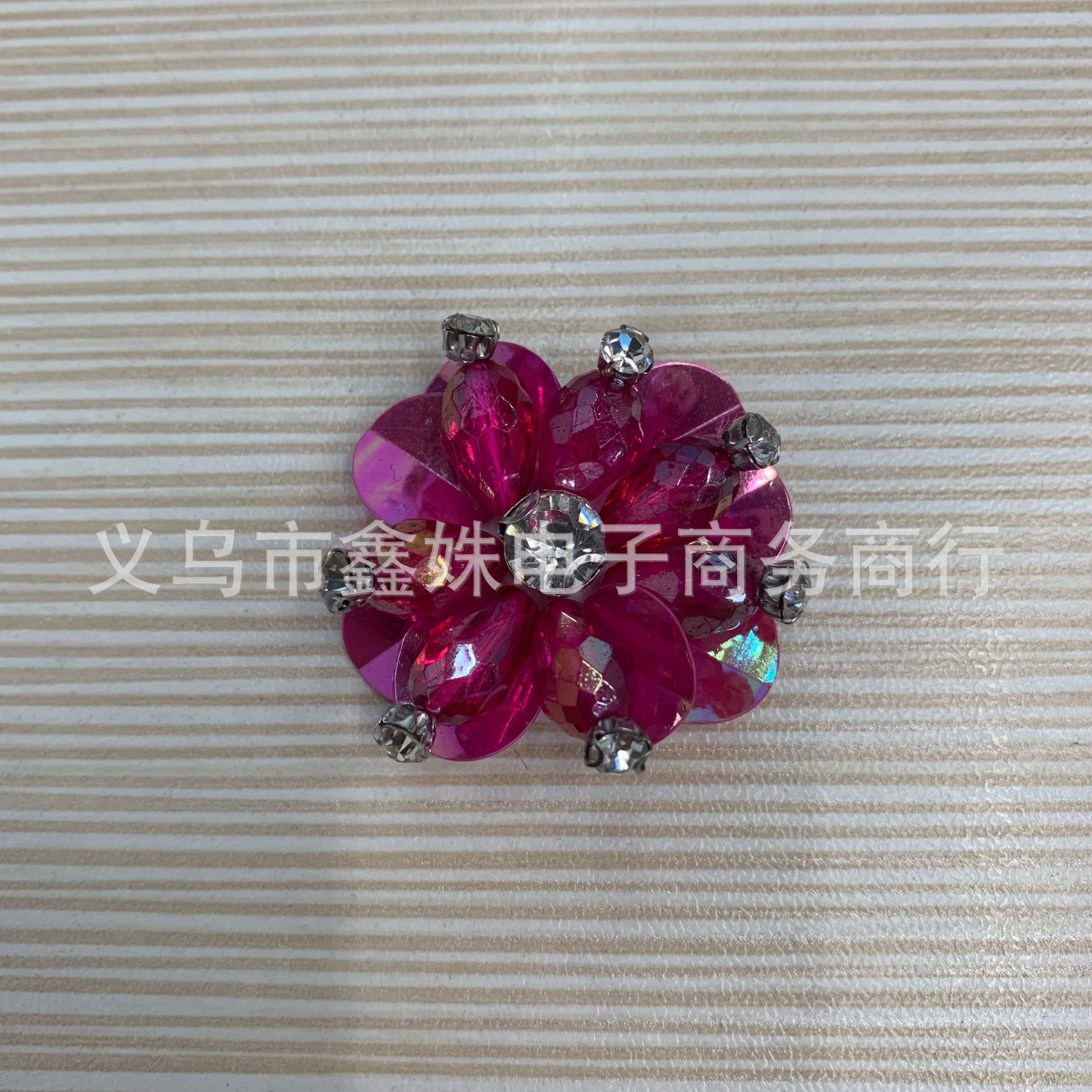 Камелия из гирлянды, гвозди с бусами, аксессуары DIY pic 32