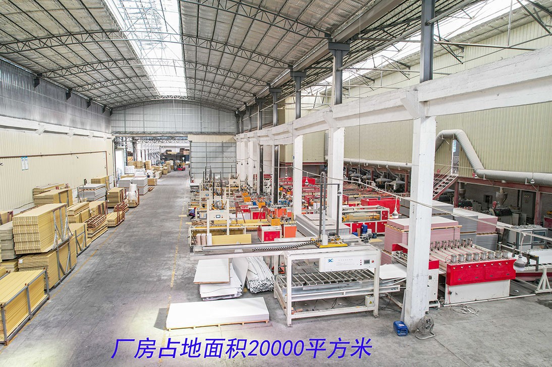 室内墙面装饰碳晶板木饰面护墙板金刚板防撞墙板竹木纤维集成墙板详情2