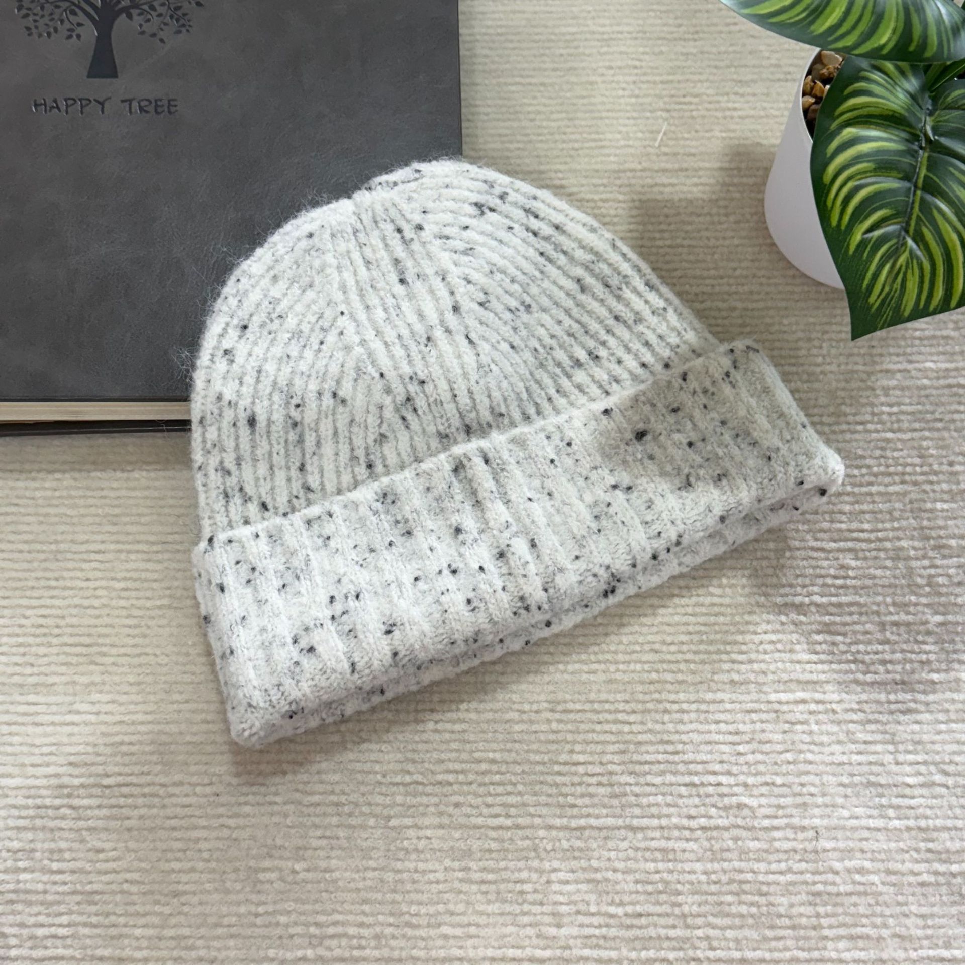 Factory direct sales of versatile and warm knitted caps for both men and women. 2025 Autumn and winter simple commuting style 0305 pic 2