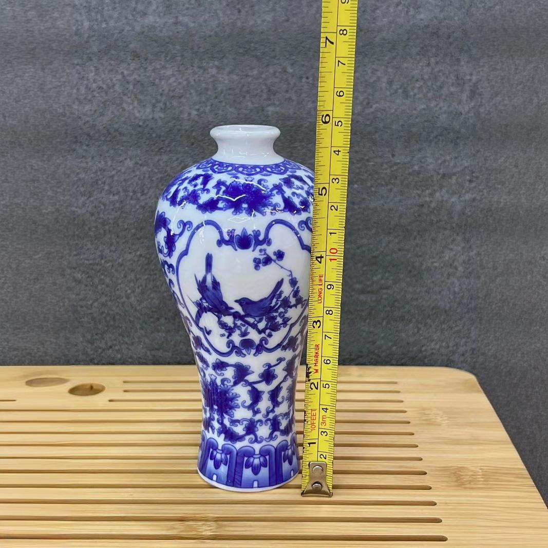 Blue and white porcelain mini vases, ceramic ornaments, Chinese-style vases, hand-painted vases in Jingdezhen, wholesale of ceramic small vases pic 4