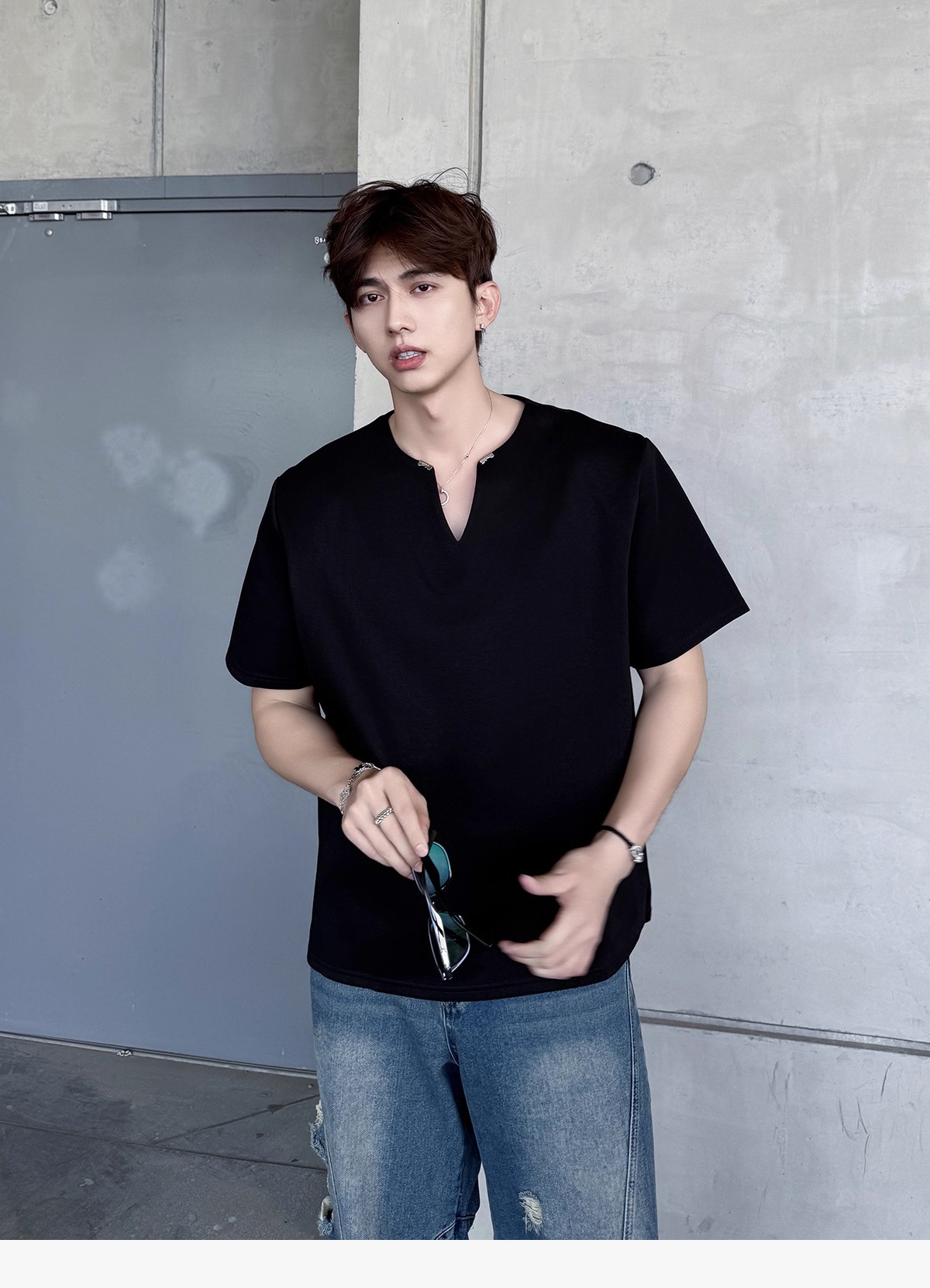 Customized V-neck metal buckle loose short T-shirts from Henry in Suriname, Bolivia, based on your provided samples. Super Factory pic 3