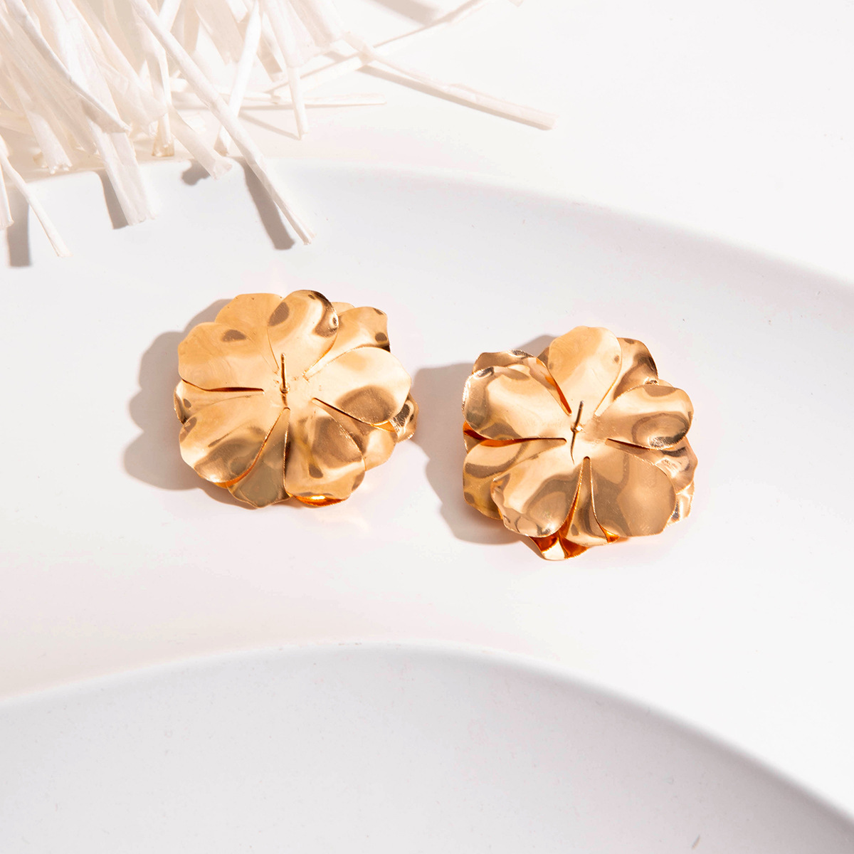 欧美跨境个性金色树叶扇子肌理耳环创意夸张复古花朵重金属风耳钉详情19