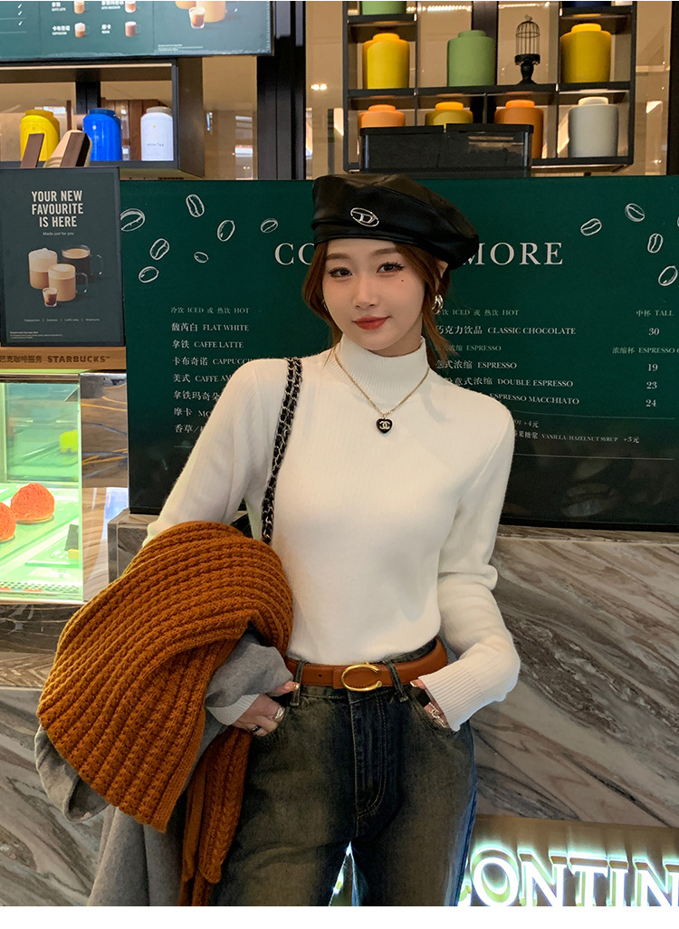 For women in winter, add a thick one-piece fleece jacket. For autumn and winter, pair it with a semi-high neck knitted base layer and a white warm top pic 32