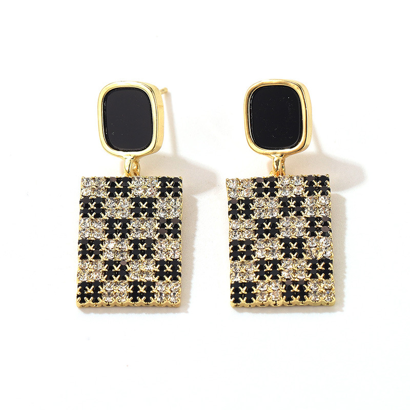 Korean black and white checkered earrings with a niche design, versatile and cool style, French light luxury, high-quality earrings wholesale pic 22