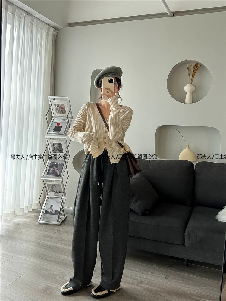 2024年新款女装秋季韩版薄款V领长袖针织开衫 宽松显瘦短款外穿上衣 女装加工精致时尚详情4