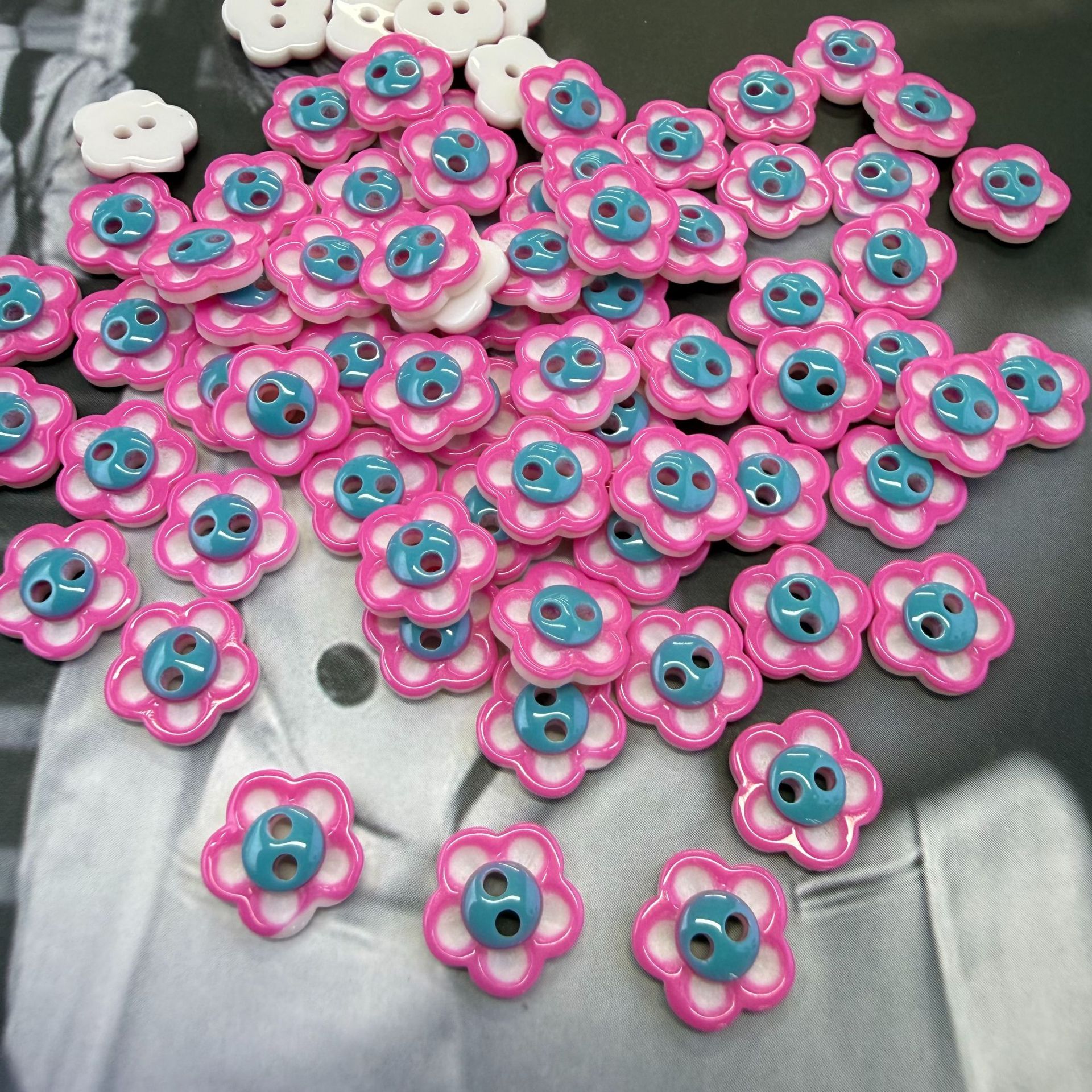 New two-eye and four-eye resin buttons, pink buttons, cute DIY handcrafted buttons, shirt, knitted sweater buttons pic 6