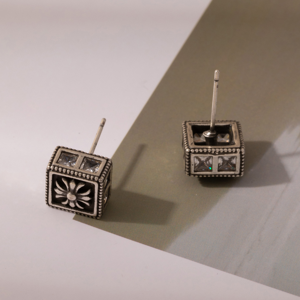 Aged Croton cross zircon square stud earrings for women, sweet, cool, neutral style, unique, fashionable and versatile earrings and earrings pic 9