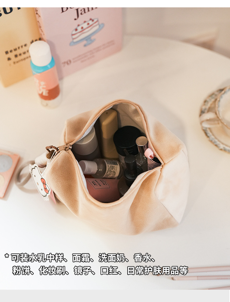 三丽鸥HelloKitty轻盈柔软化妆包可爱卡通大容量高级感立体收纳包详情6