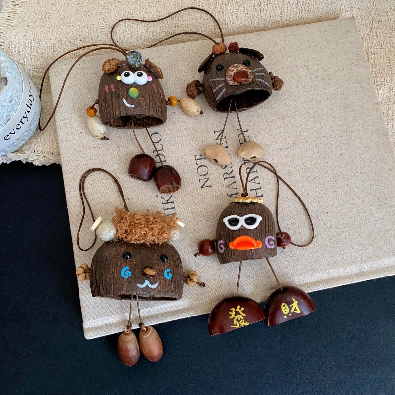 The natural cartoon pendant with the shell of the water bell tree, a soothing sound therapy seed, is a popular and cute pendant accessory in the scenic area pic 1