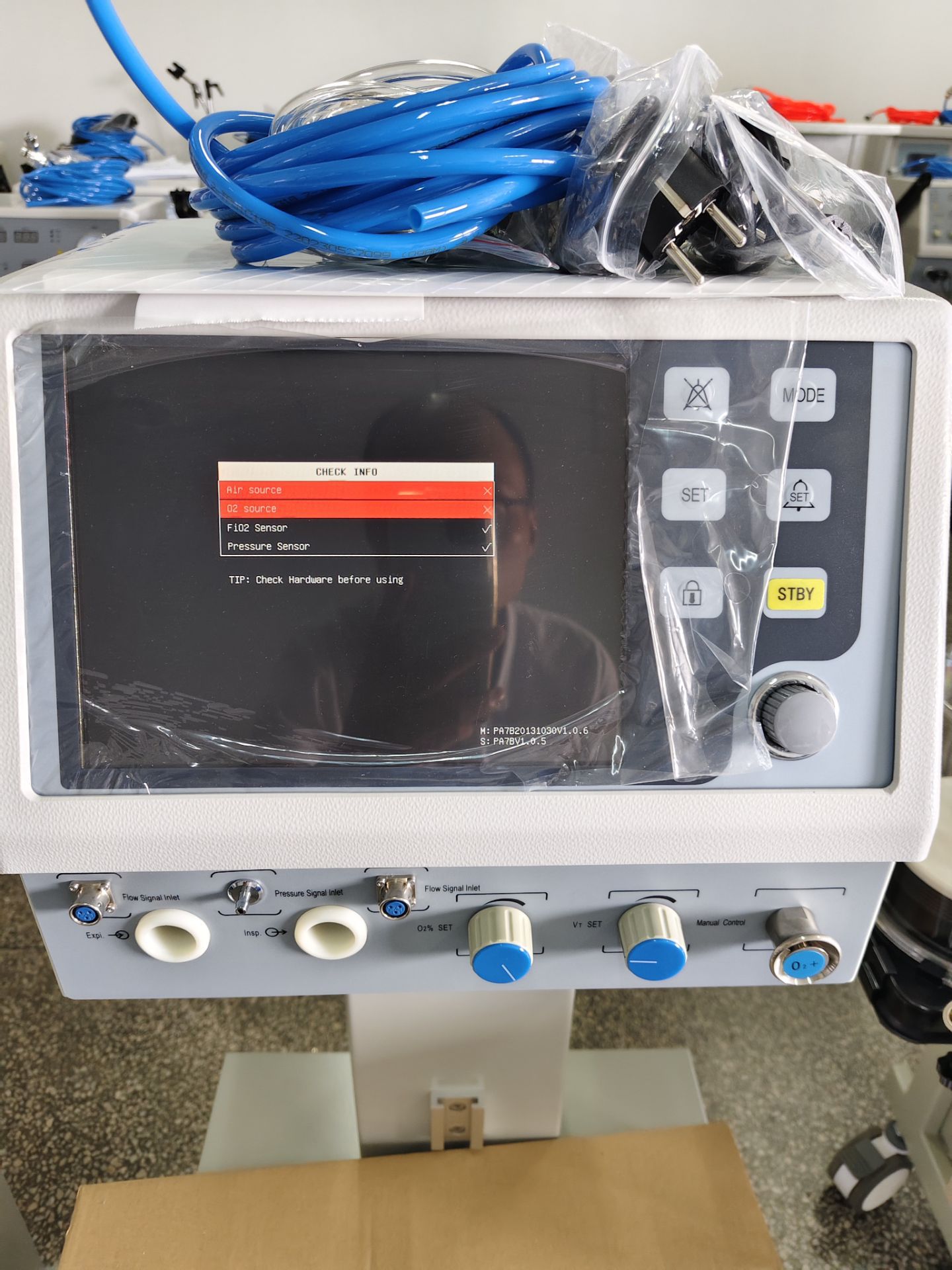 Cross-border exclusive supply PA-700B ventilator trolley with standard air compressor and display screen ventilator pic 8