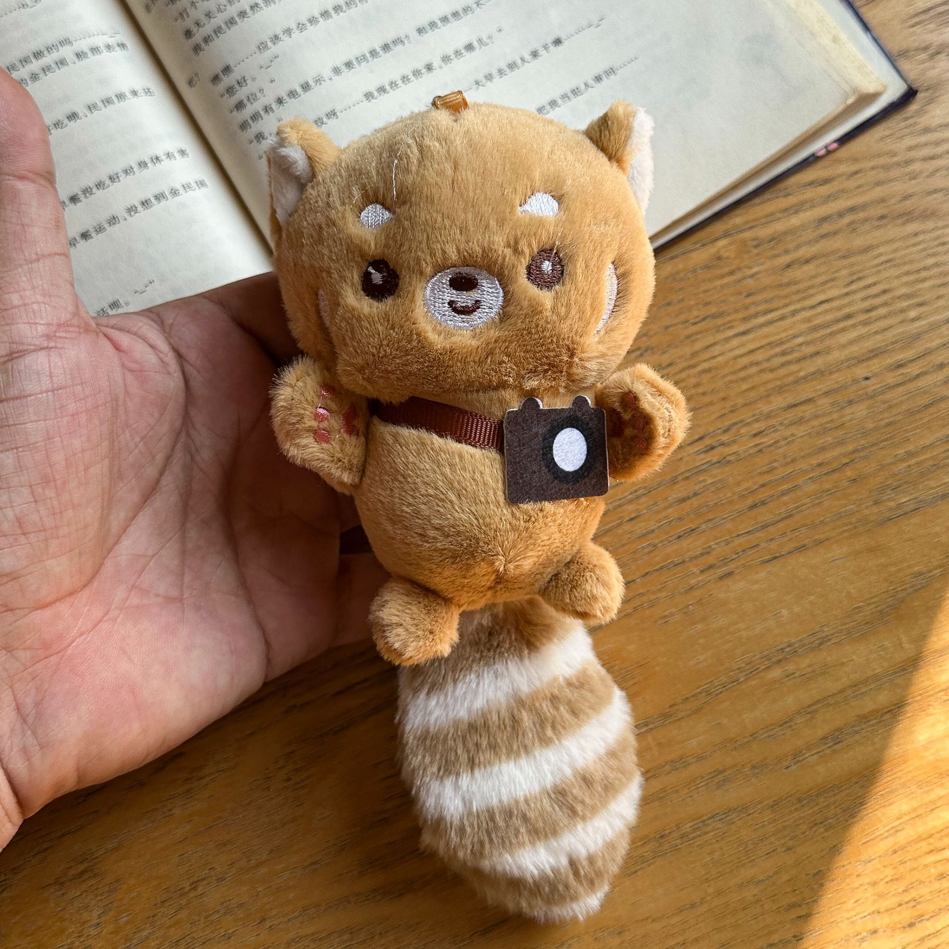 Cross-border bestsellers: Cute cartoon big-tail raccoon pendants, bags, keychains, plush pendants, ornaments, toys pic 7