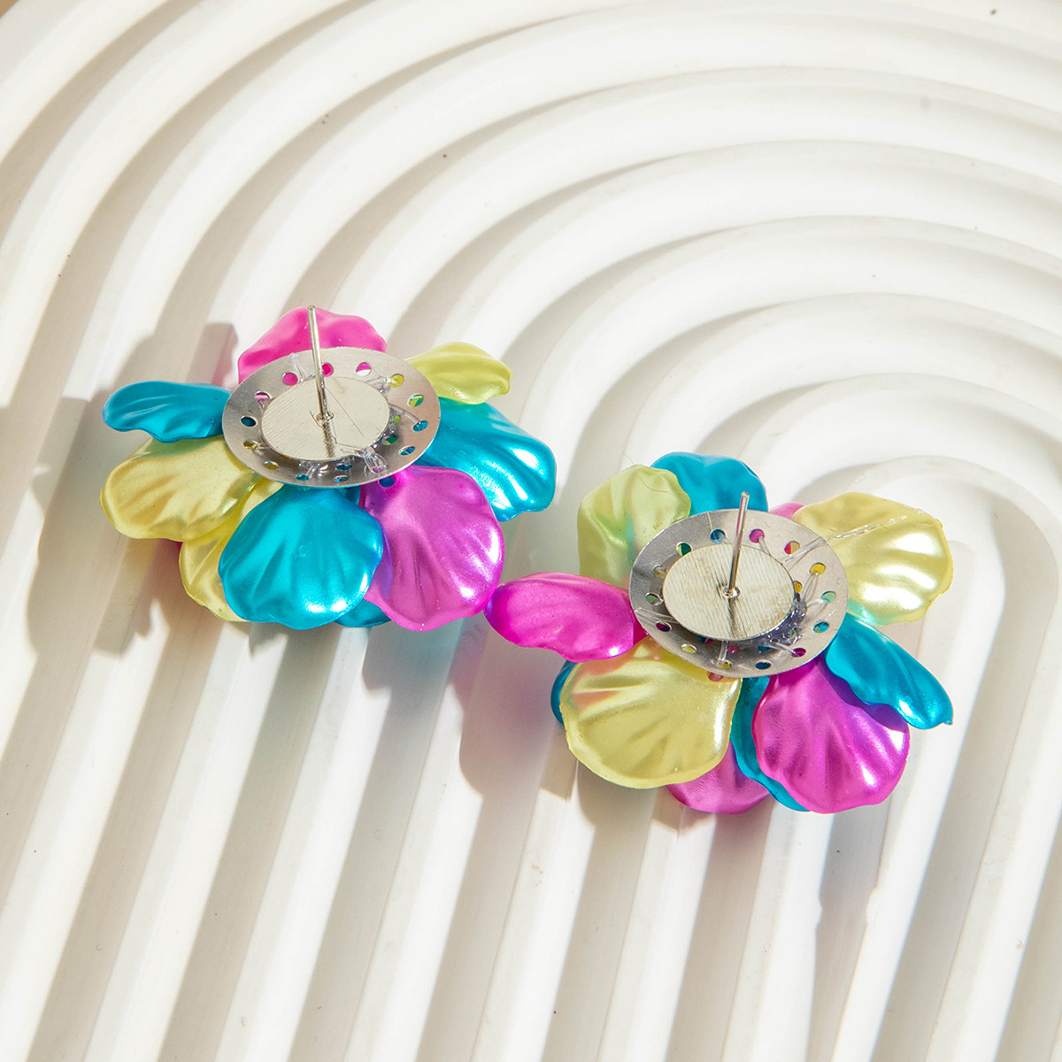 亚马逊跨境清新甜美彩色树脂花瓣花朵耳钉气质多巴胺 耳环耳饰女详情26