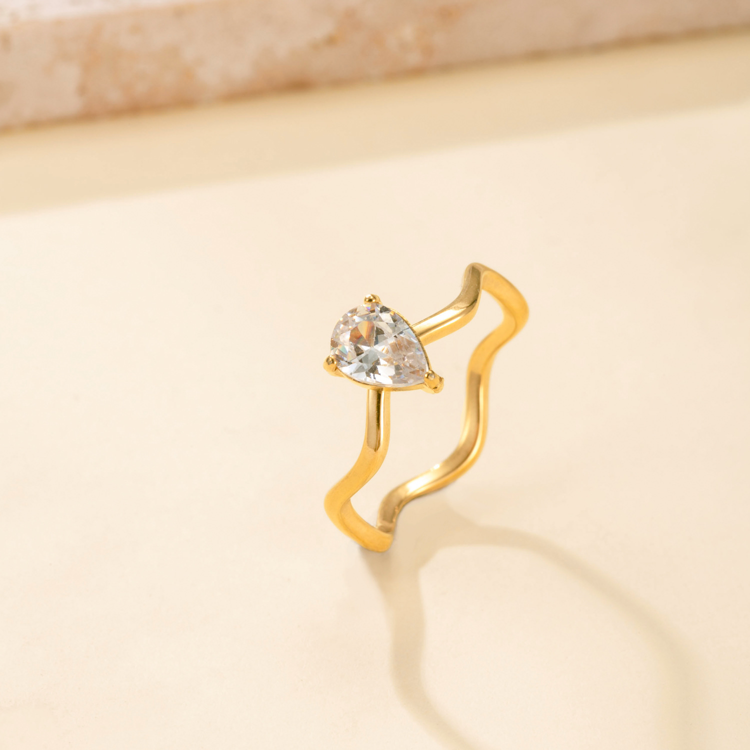 欧美风时尚不锈钢戒指水滴形锆石戒指女个性百搭钛钢饰品厂家直销详情4