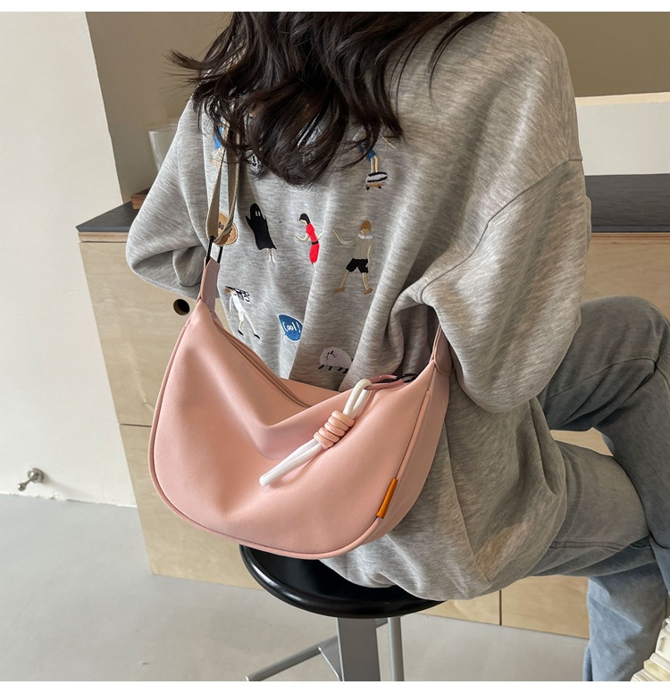 帆布包包女2024新款春夏季百搭饺子包休闲运动宽带单肩斜挎包女包详情12