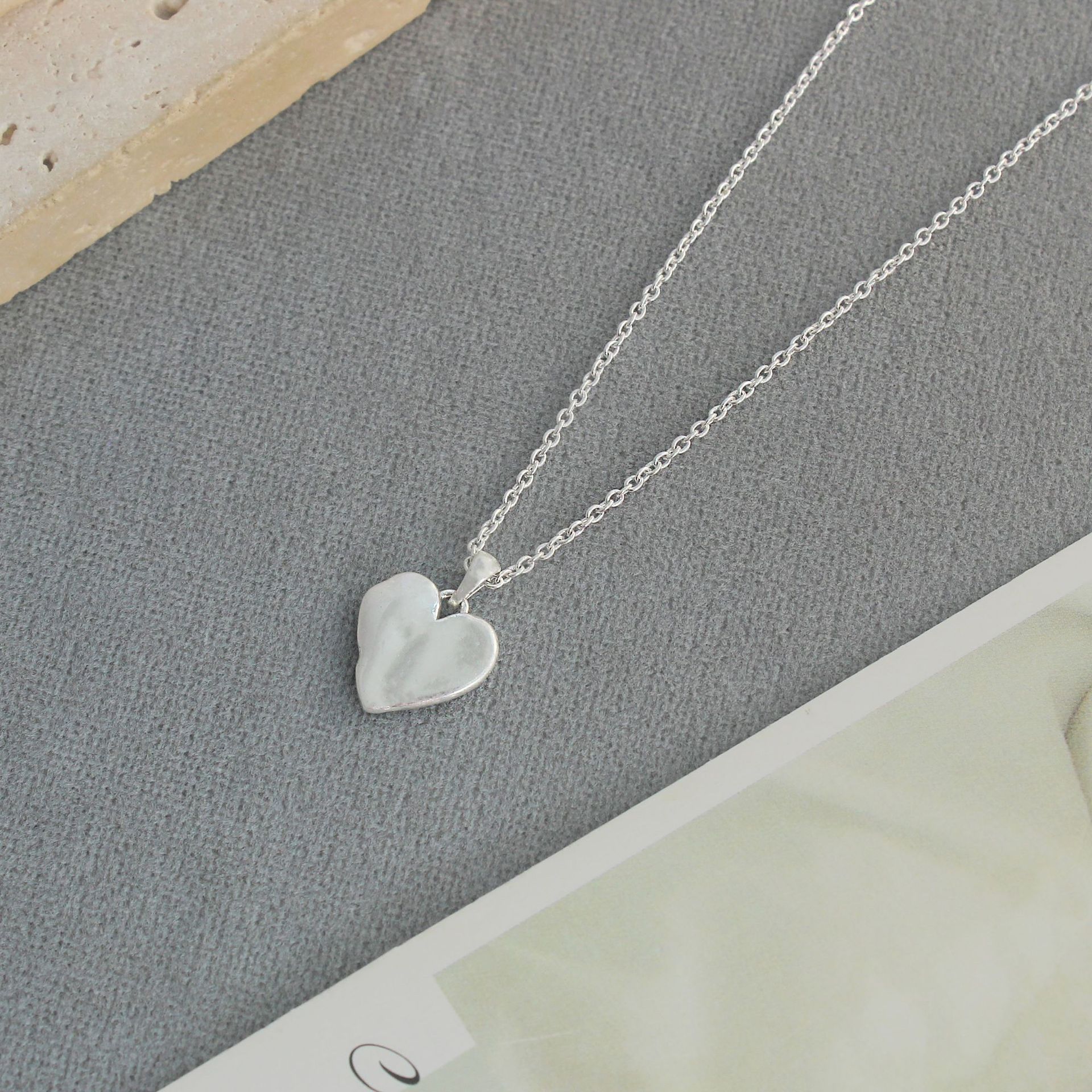 25年春季不规则爱心项链文艺复古简约气质百搭个性肌理爱心锁骨链详情7