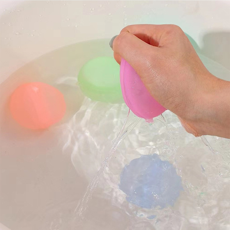 Amazon's best-selling outdoor water balls for children to play in summer, reusable on the beach for water fights, and silicone water balls for spraying water pic 10