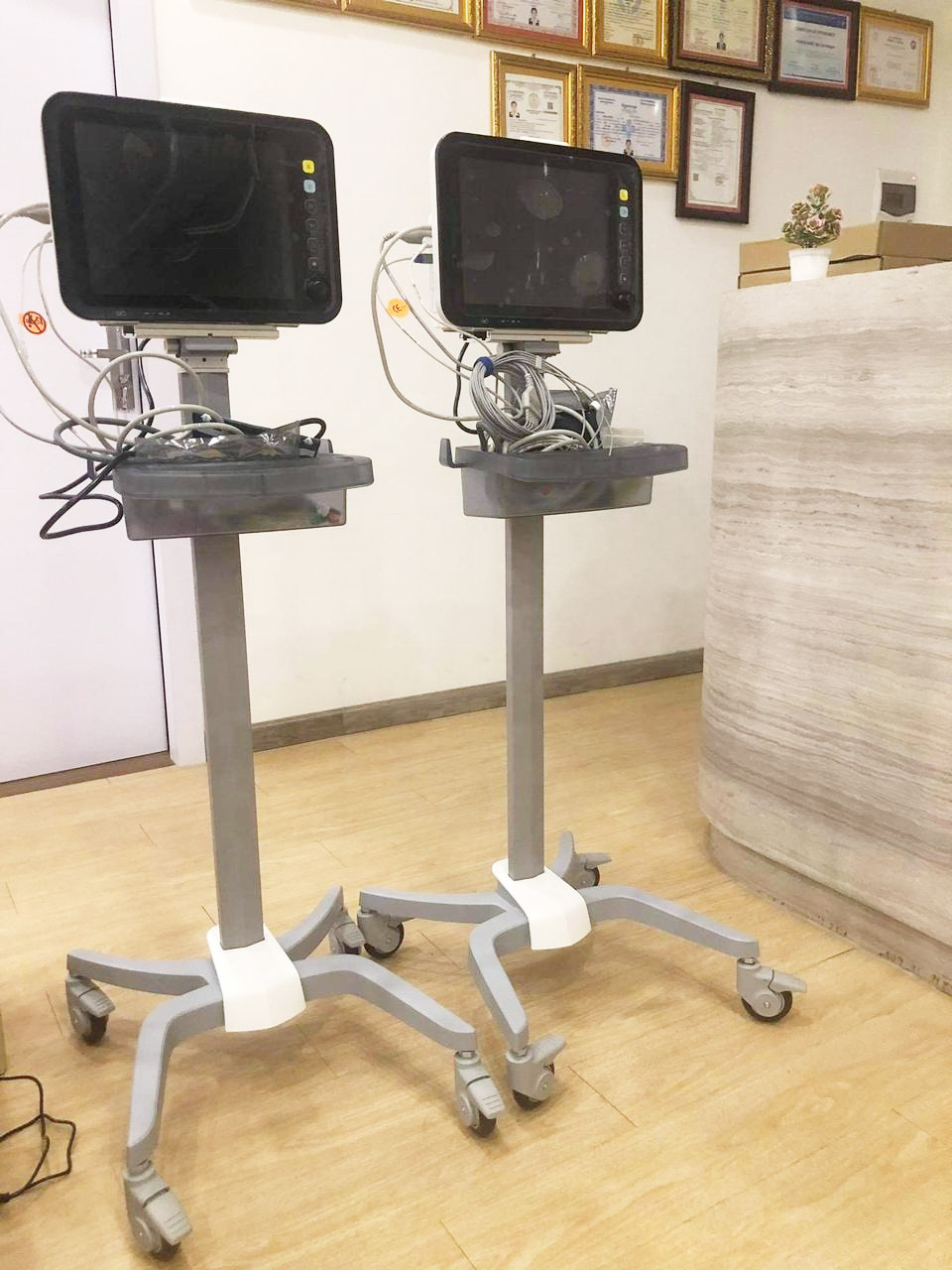 Cross-border exclusive monitor trolley, convenient for assembly, medical mobile small trolley stand, aluminum alloy medical trolley pic 10