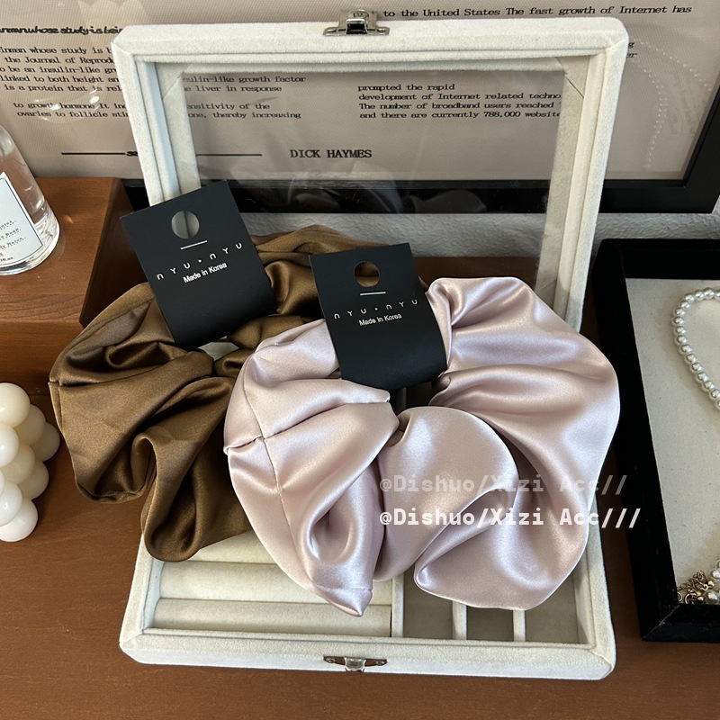 High-quality, retro large intestine hair band with a large 18cm diameter satin finish, exuding a fashionable and high-end vibe. Large intestine hair band headband pic 5