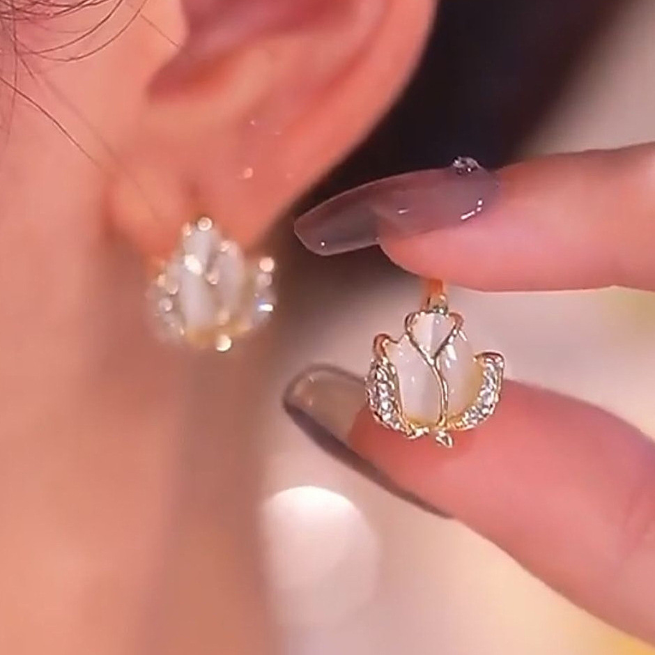 Spring/Summer 2025 fresh and elegant flower earrings for women, a light luxury and high-end look, pearl stud earrings, super fairy-like, versatile and elegant earrings pic 51