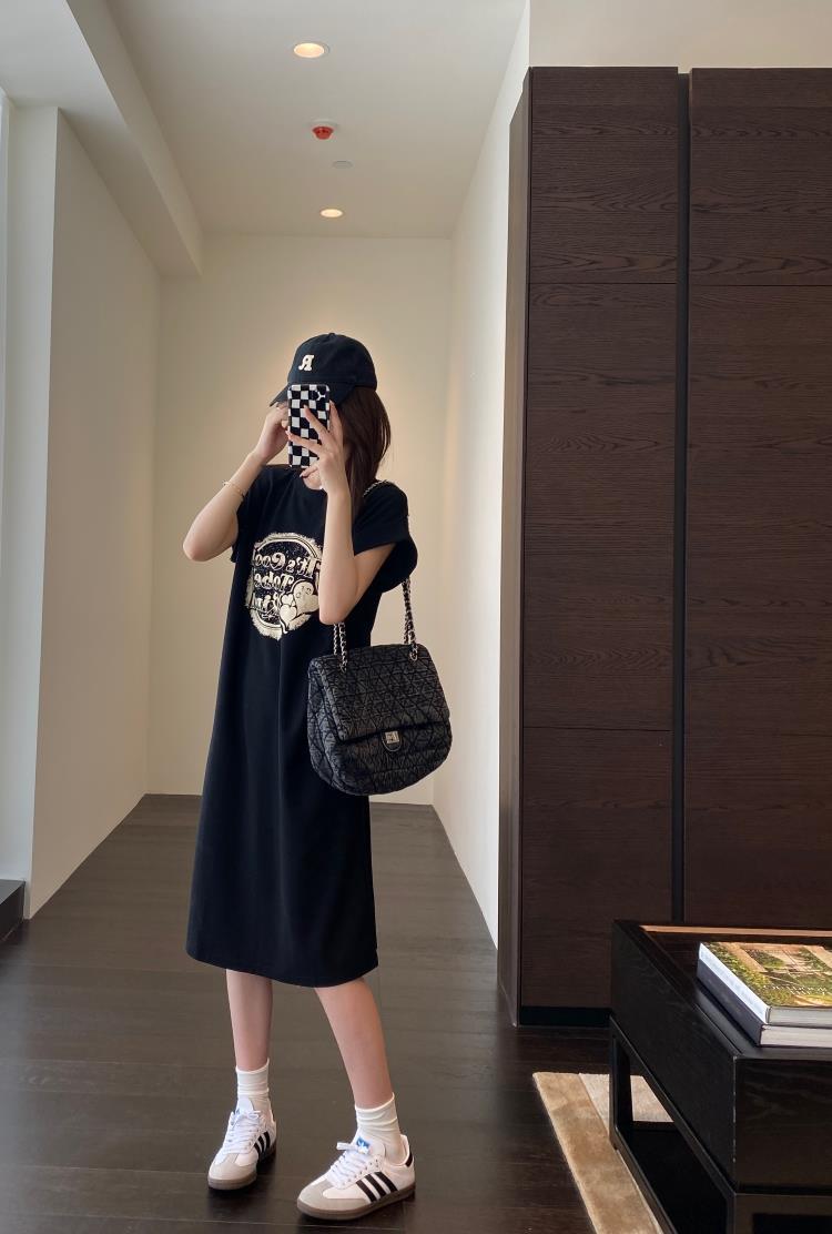 朵妮 一件轻松出门 慵懒时髦落肩袖显瘦长T恤女连衣裙夏新款2023详情18