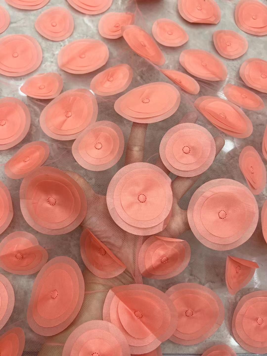 欧洲站激光立体刺绣面料多色网纱圆圈绣花布时尚女装连衣裙面料详情10