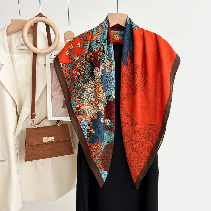 秋冬韩版白色花朵印花清新优雅90方巾人字纹披肩柔软亲肤保暖围巾详情13