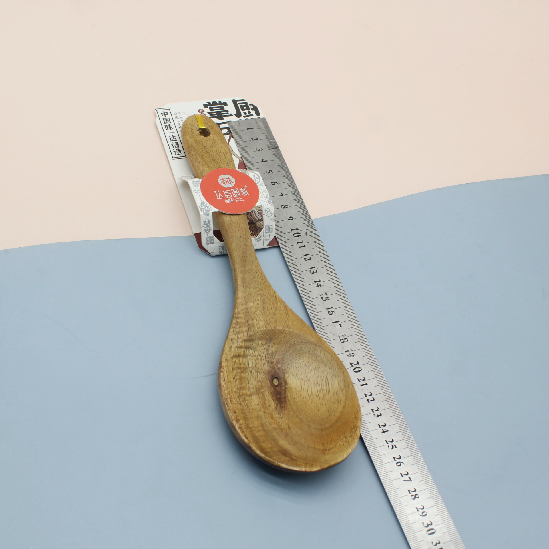 The wooden cooking spoon and spatula for the kitchen can handle everything from stir-frying to making soup, boiling, stewing and deep-frying in one go. It can also drain oil and water, and is not tiring to hold for a long time pic 6