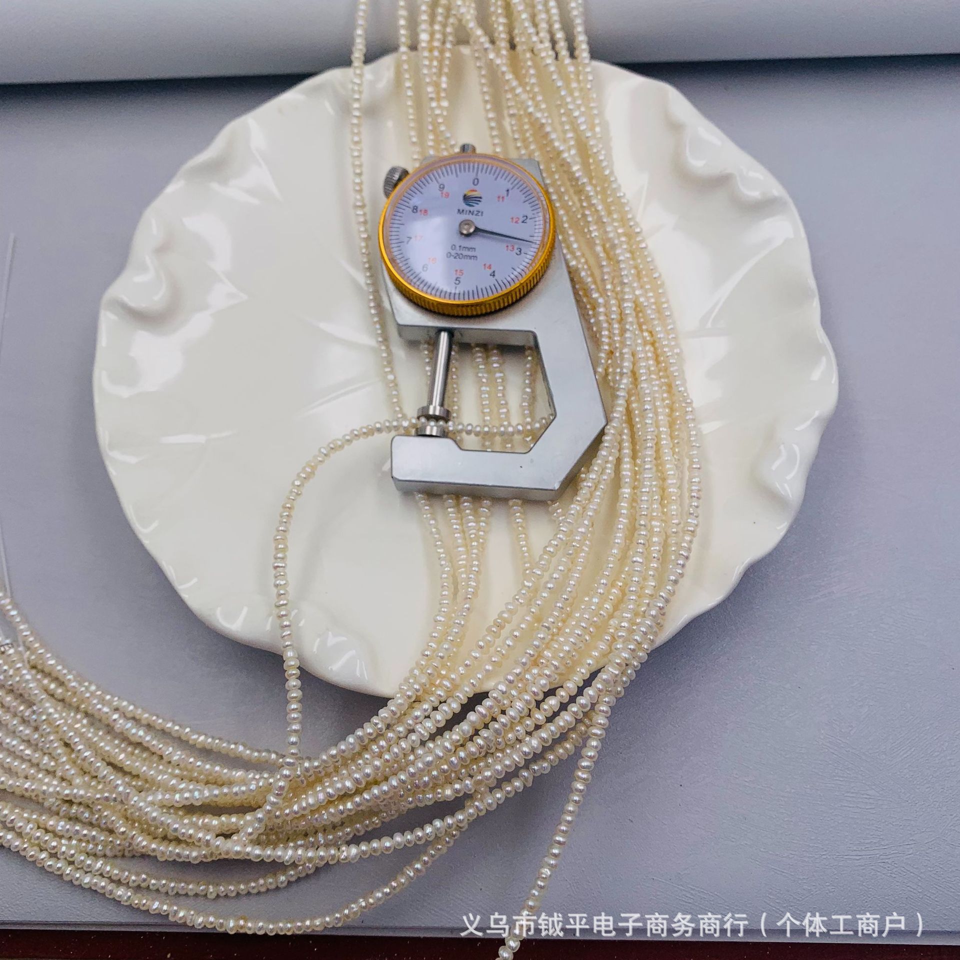 极光小扁珠2-3mm天然白色天然淡水珍珠DIY半成品珠约38cm详情3