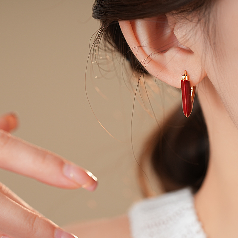 安可拉红色滴油V形字母耳环复古港风耳扣欧美轻奢气质高级感耳饰详情12