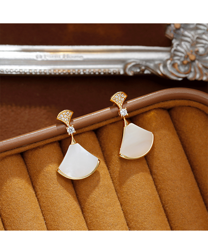 Hyacinth francés fresco suave abanico de conchas pendientes con diamantes moda ligera extravagancia simplicidad diseño de nicho sentido de múltiples accesorios de oído pic 4