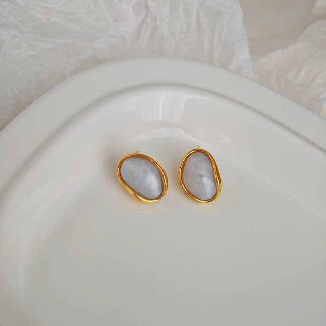 Niche ins minimalist colored drip glaze dopamine earrings, gentle and creamy C-shaped blue large circle ear rings for round faces pic 79