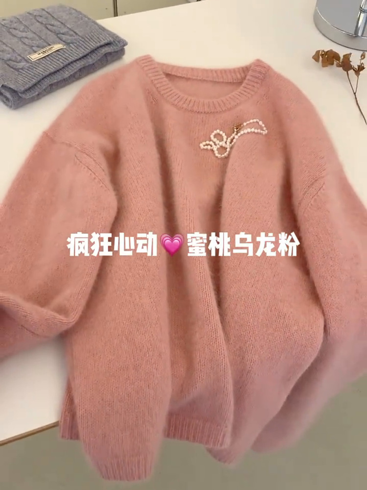 A high-end, soft and fluffy raccoon wool round-neck sweater for women in winter, thickened and laid-back style milk fufu, paired with a knitted sweater top pic 8
